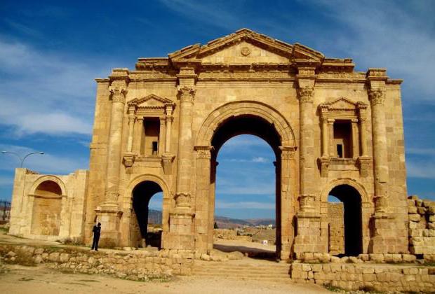 Триумфальная арка Иордания