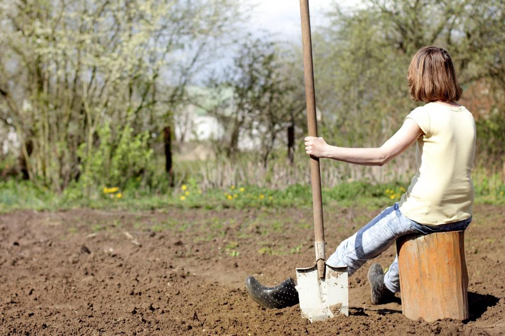 копать огород