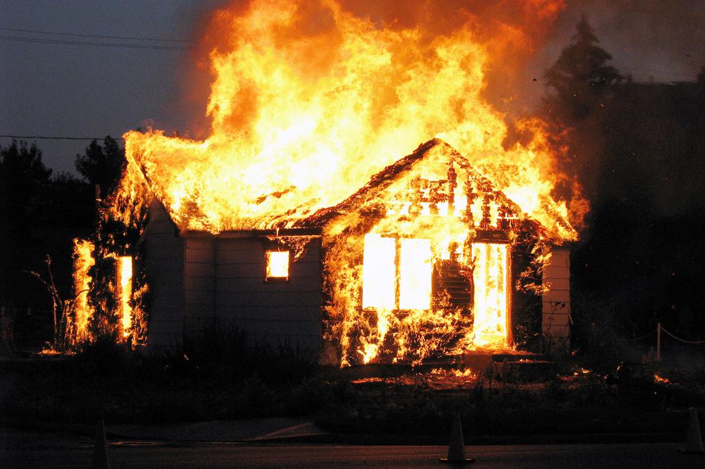 горящий дом
