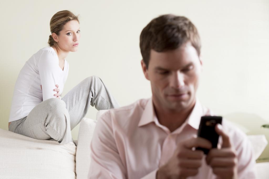 Муж сидит на сайтах знакомств: советы психолога