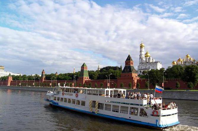 По Москве реке на речном трамавйчеке