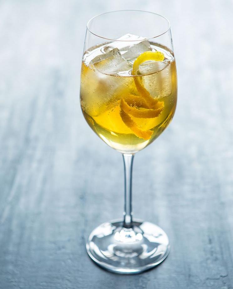 Яблочный коньяк кальвадос: что это за напиток и как его пить?