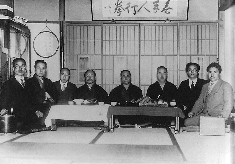 Мастера каратэ в Токио, 1930-е года.