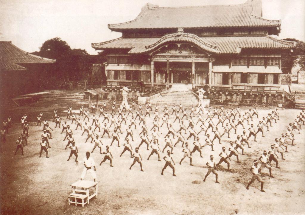 Обучение каратэ в Сюри, Окинава