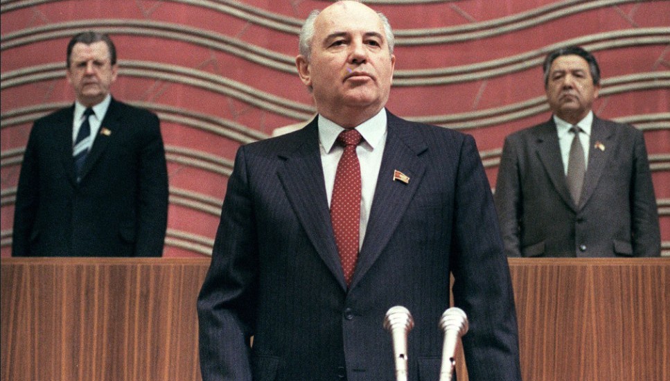 Горбачев произносит клятву Президента СССР