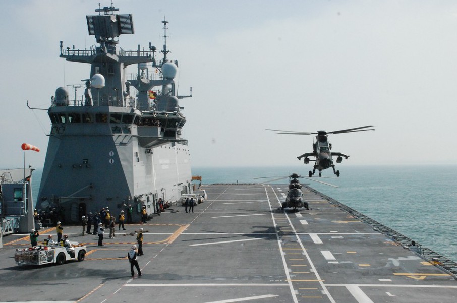 Вертолет "Тигр" на авианосце ВМС Испании