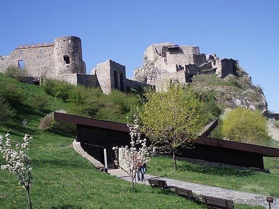 замок девин