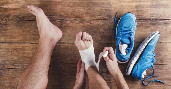 причины резкой и тянущей боли в стопе ноги при ходьбе 