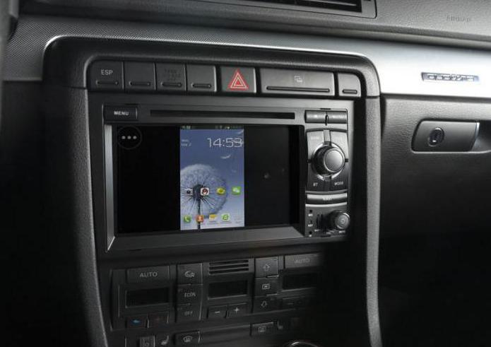 Автомобильная штатная мультимедийная система с навигацией