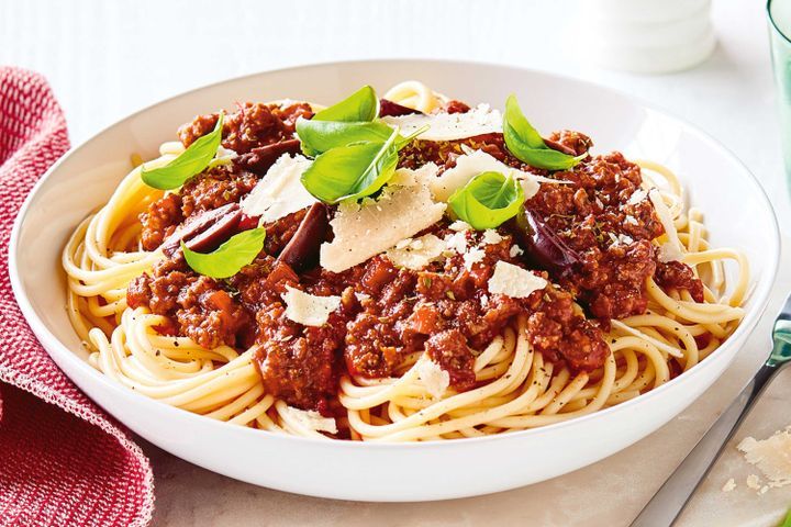 спагетти с фаршем и томатной