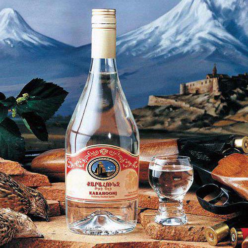 Тутовая армянская водка