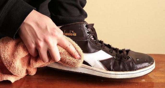 Как отбелить подошву кроссовок в домашних условиях?