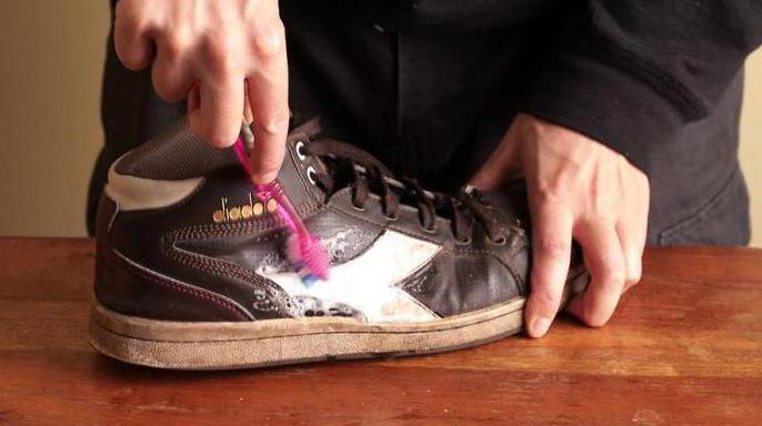 Как отбелить подошву кроссовок в домашних условиях?