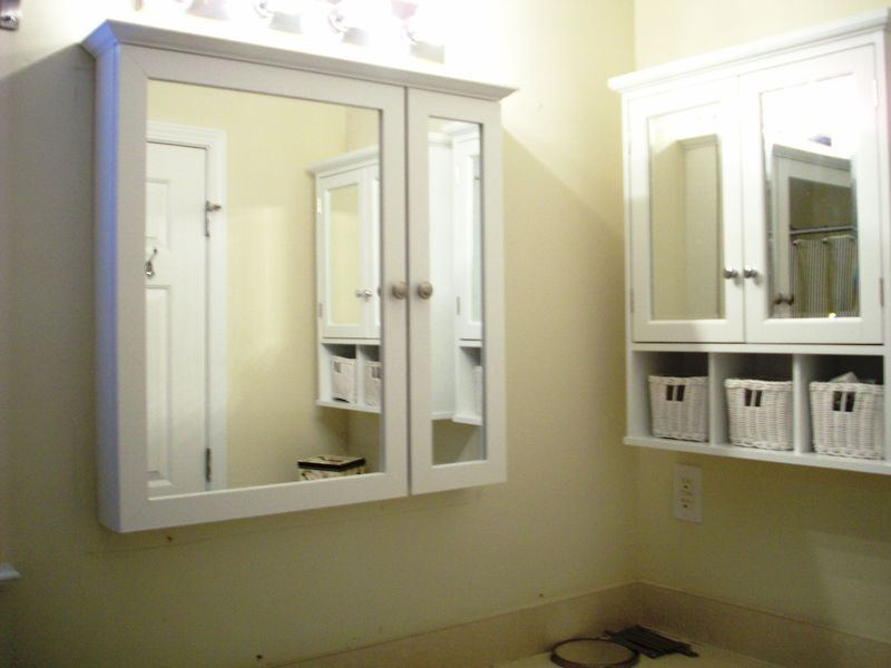 Зеркальный шкаф для ванной комнаты