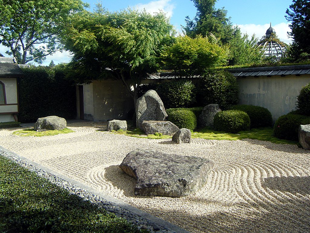 Классический японский каменный сад