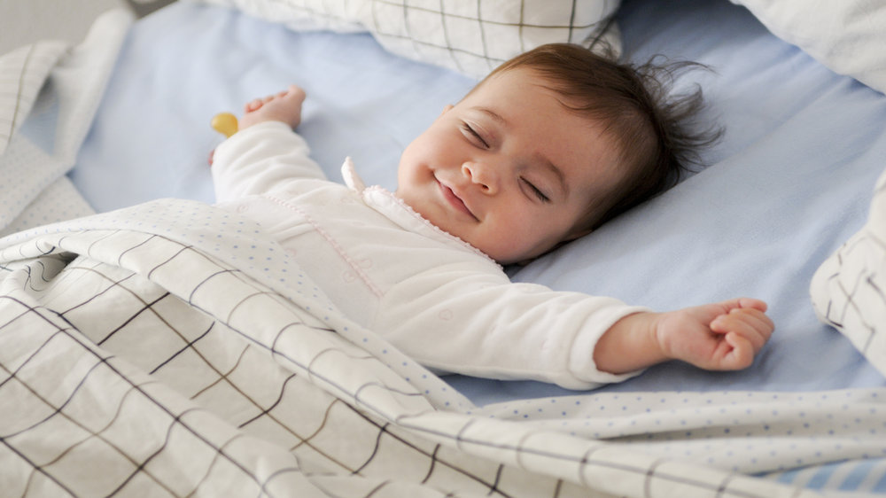 можно тревожить спящее дитя?