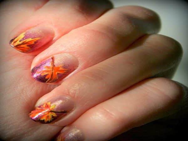 Кленовый лист на ногтях: идеи осеннего маникюра