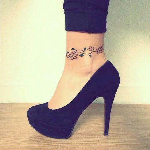 татуировки для девушек на ноге узоры маленькие