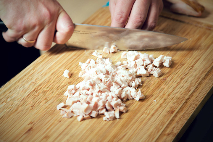 Слоеные салаты с куриной грудкой: подбор ингредиентов и рецепты приготовления