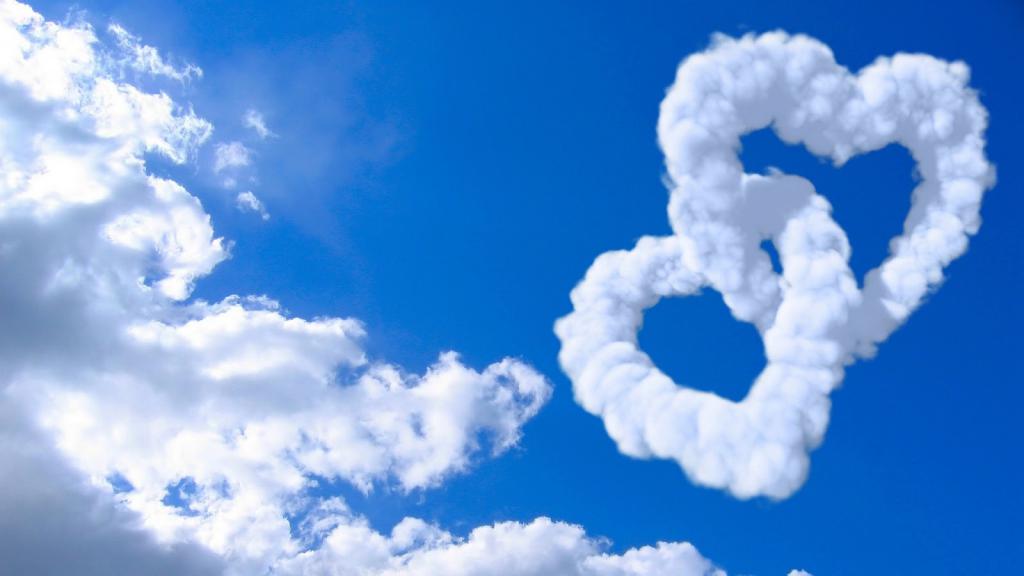 облака в виде сердец