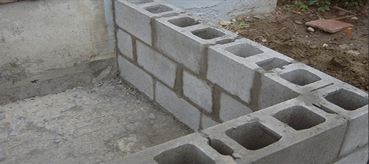 возведение стен из бетонных пустотелых блоков