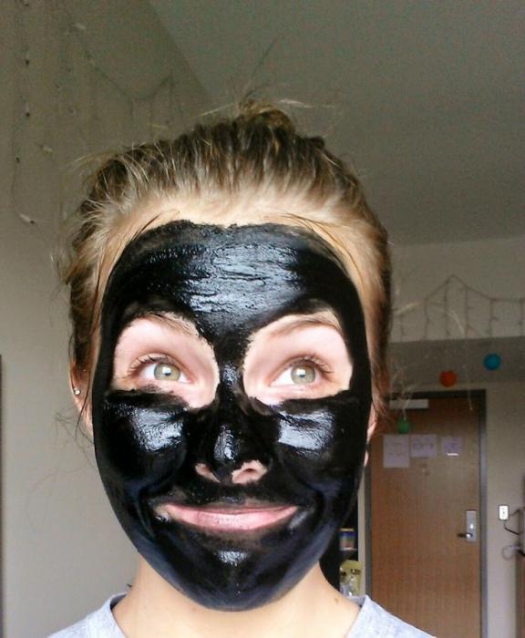 Черная маска в домашних условиях: особенности приготовления, рецепты и отзывы
