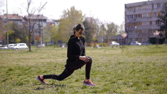 программа тренировок для девушки на улице летом