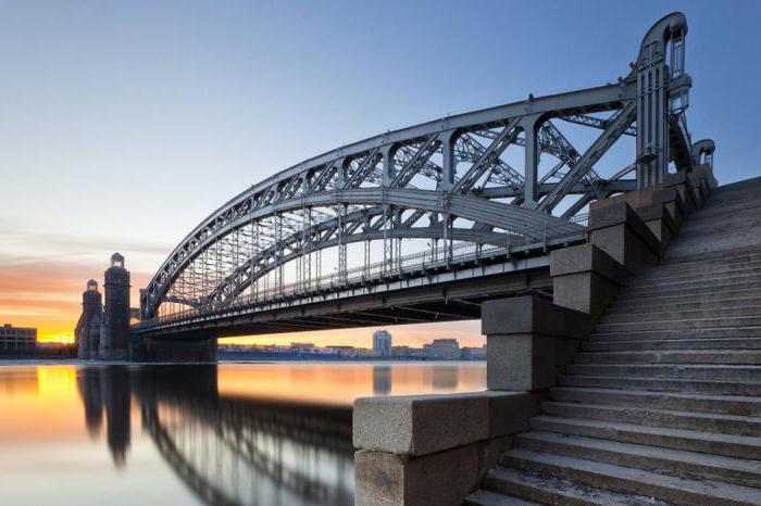 Мост Петра Великого в Санкт-Петербурге