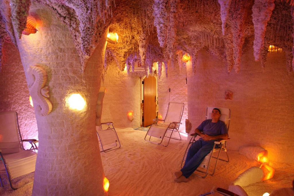 соляные пещеры на курорте Мертвого моря