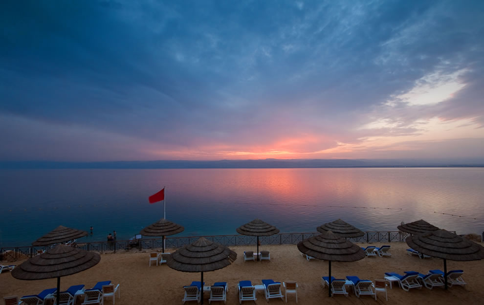 Закат на Мертвом море