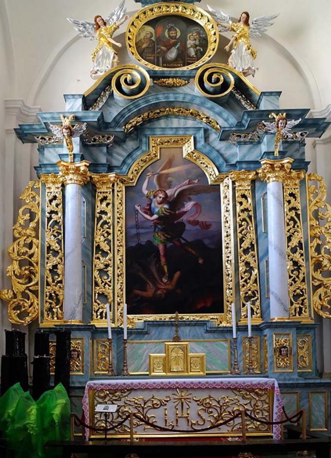 алтарь Святого Михаила Архангела.