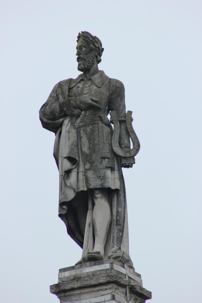 Памятник Лудовико Ариосто