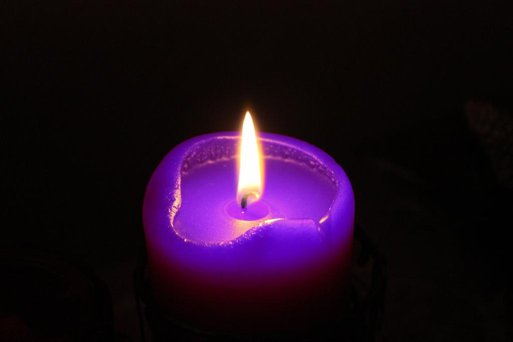 Фиолетовая свеча