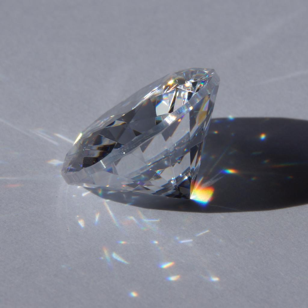 Искусственный бриллиант из циркония