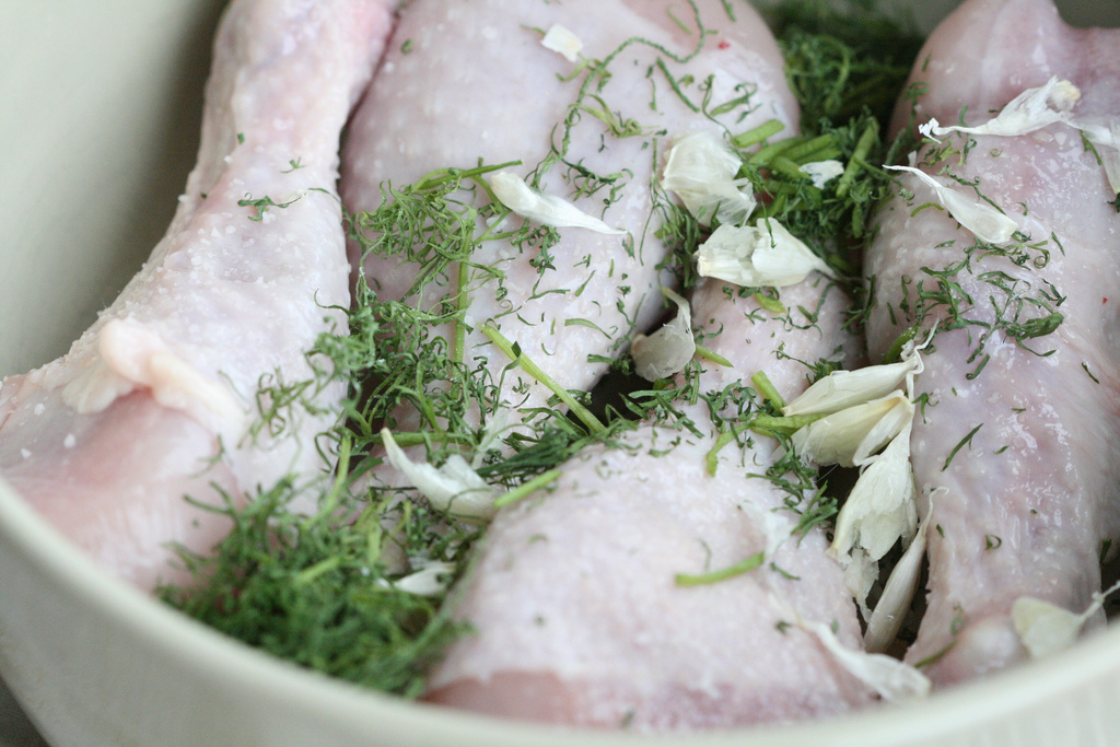 Как замариновать курицу для запекания: рецепты маринада, время пропитки и советы по приготовлению