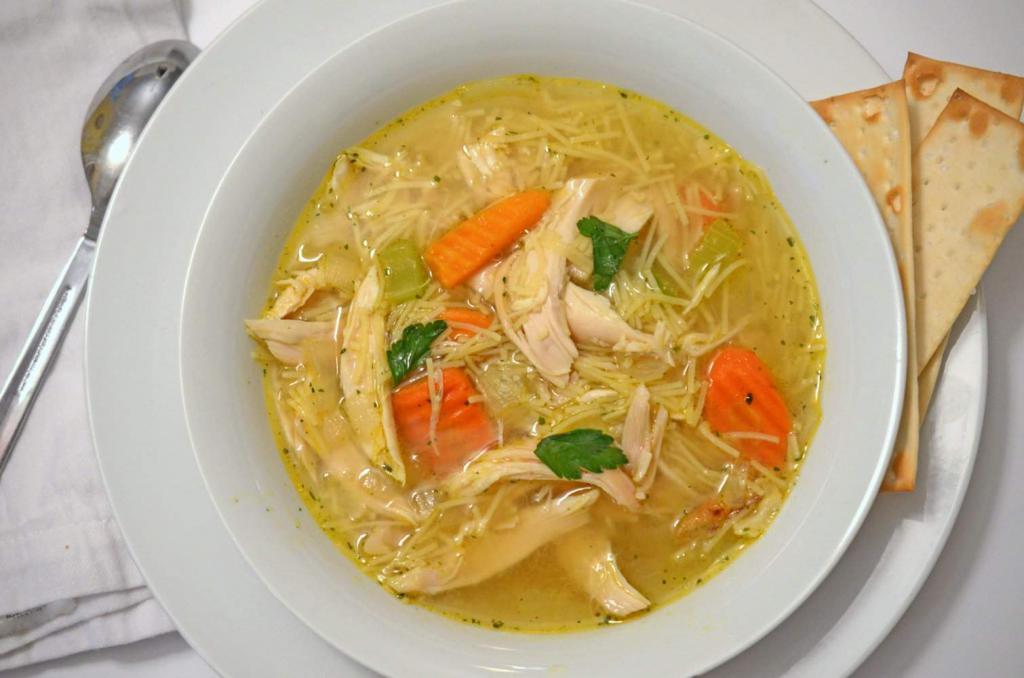 куриный суп с домашней лапшой фото
