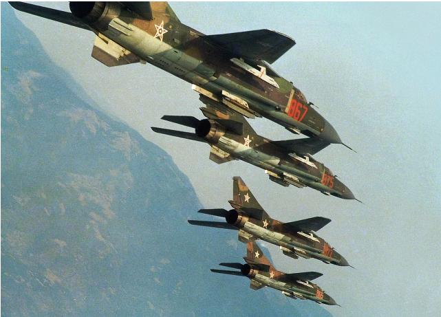 Истребители МИГ-23 в полете