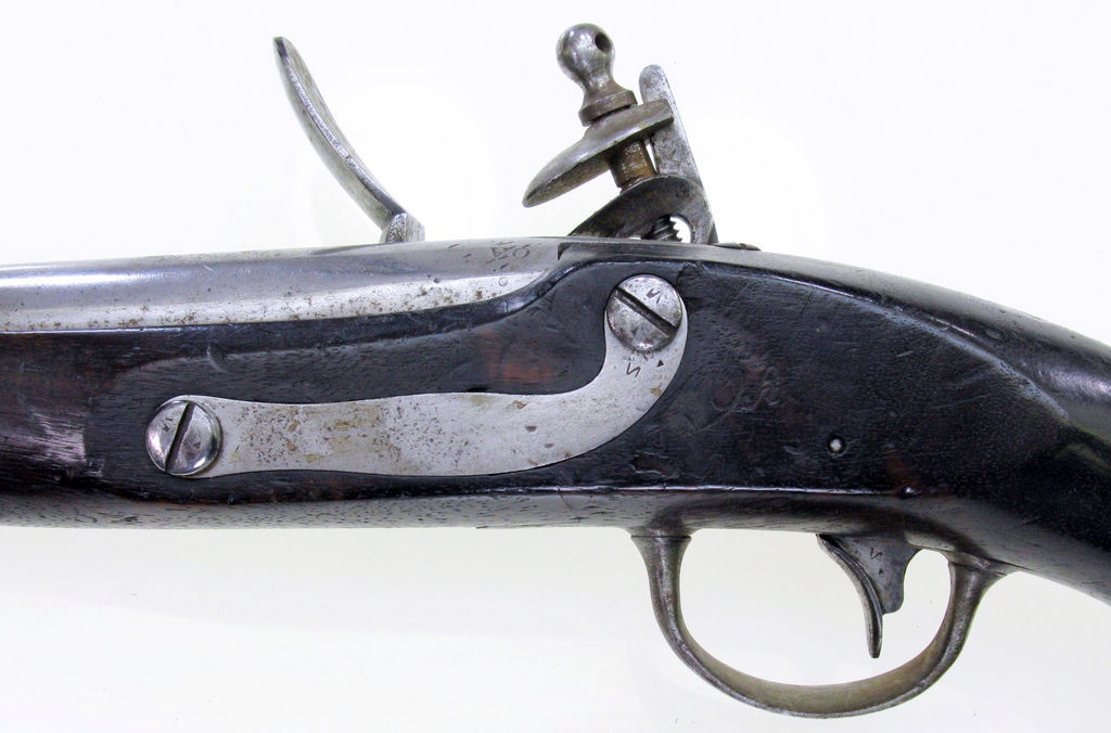 Старинный кремневый пистолет
