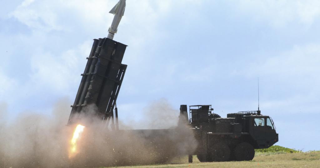 Фото противокорабельной ракеты "Гарпун" в полете