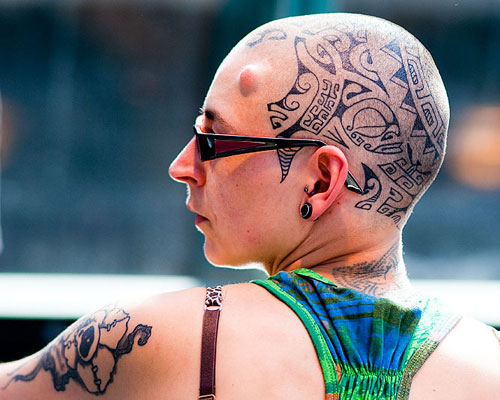 Татуировки на голове: достоинства и недостатки