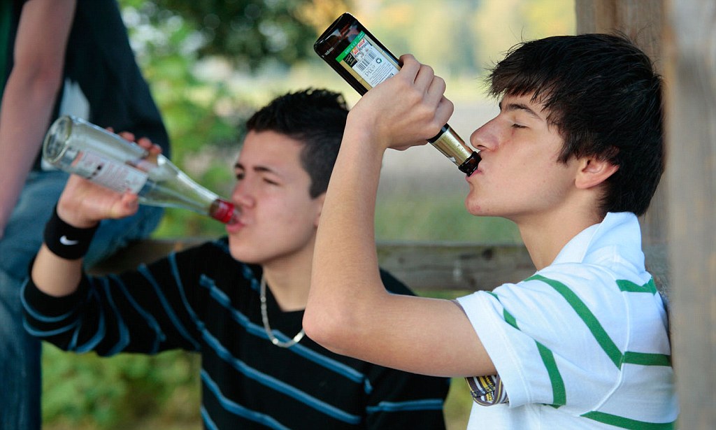 Пьянство среди несовершеннолетних