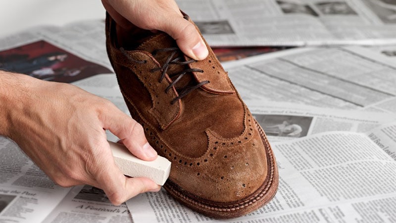 как подчистить ясную замшевую обувь
