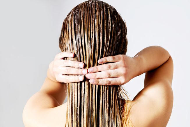 Нужно ли мыть голову перед покраской волос? Особенности и рекомендации