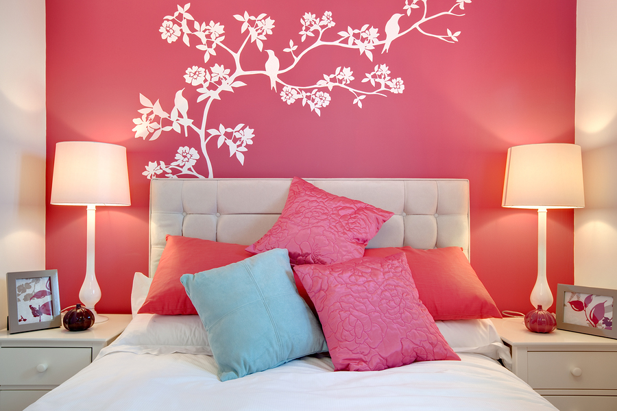 интерьер спальни розового цвета