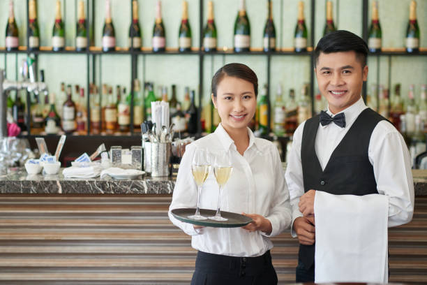 Сколько в среднем зарабатывают официанты в ресторане