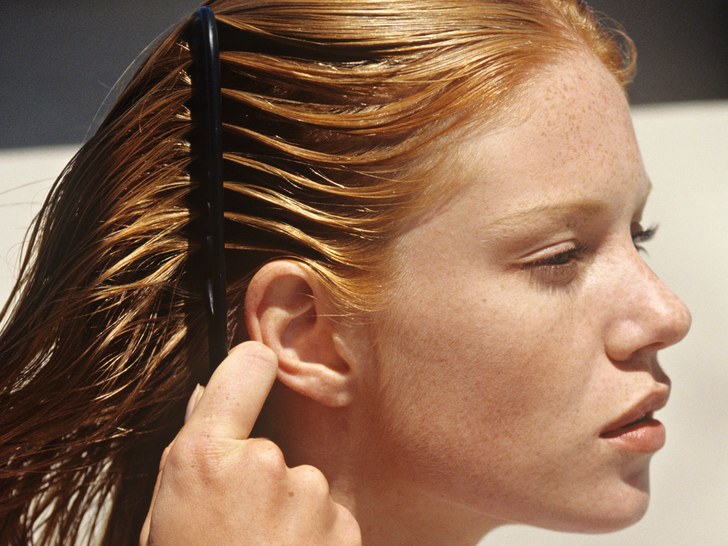 Чем мыть голову, чтобы волосы не жирнели: обзор ухаживающей косметики для волос