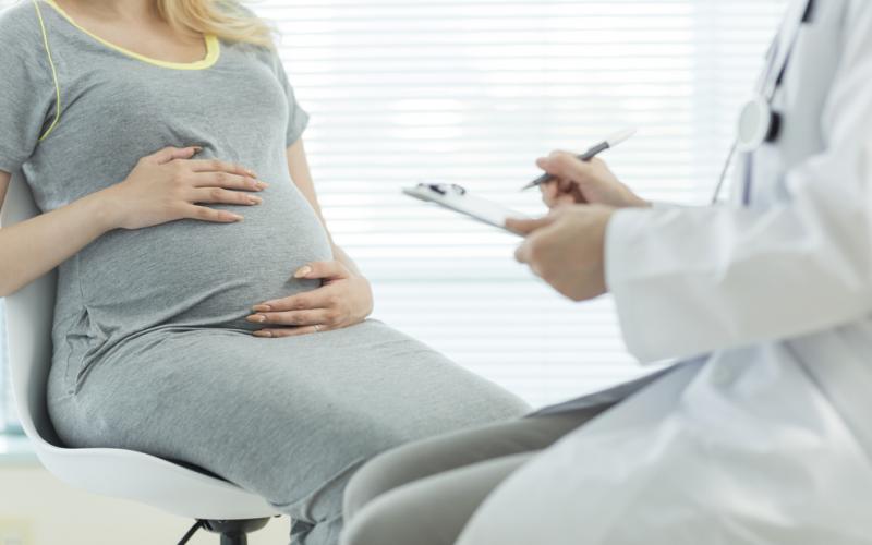 Синдром беспокойных ног при беременности: описание симптомов, причины и способы лечения