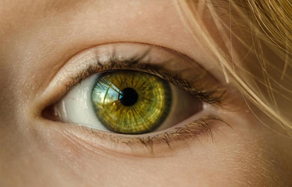 можно ли поменять цвет глаз операцией