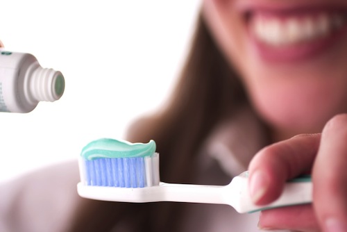 почему рвотный рефлекс при чистке зубов