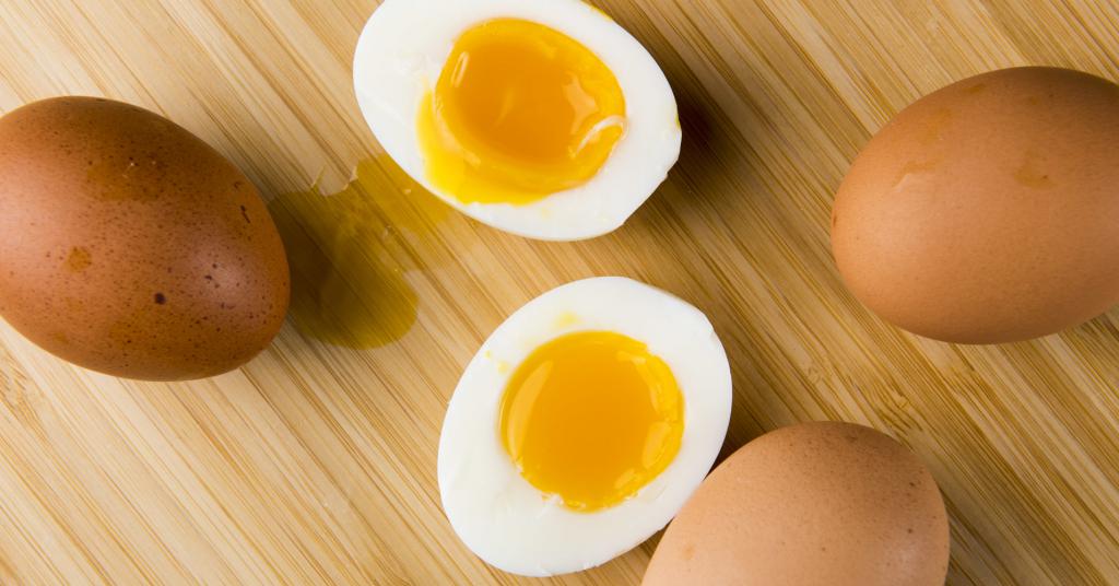 вареные яйца с жидким желтком